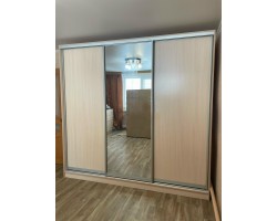 Трёхстворчатый шкаф-купе Версаль 2.4 метра (1 зеркало, 2 ЛДСП)