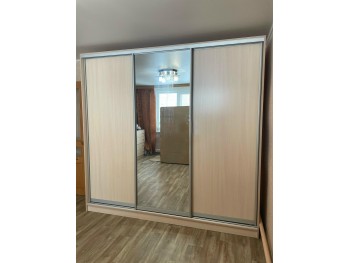 Трёхстворчатый шкаф-купе Версаль 2.4 метра (1 зеркало, 2 ЛДСП)