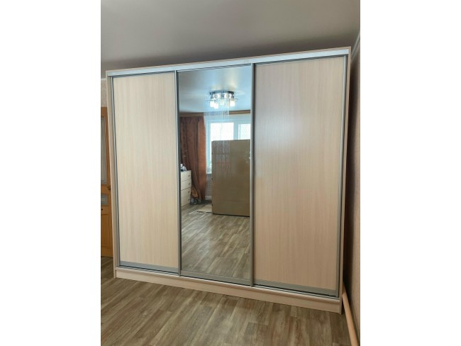 Трёхстворчатый шкаф-купе Версаль 2.4 метра (1 зеркало, 2 ЛДСП)